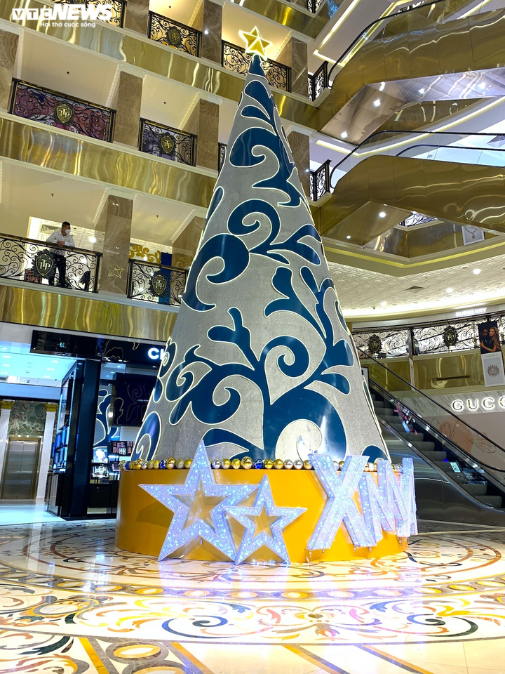 Trung tâm thương mại Hà Nội trang hoàng rực rỡ đón Giáng Sinh - 10