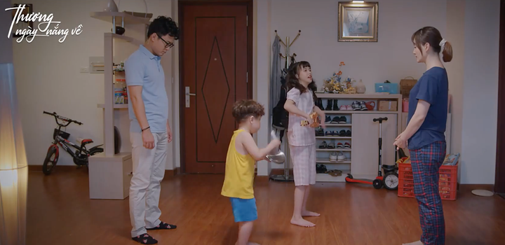 'Thương ngày nắng về' tập 12: Duy bị bắt gặp đang mặc áo trong nhà Trang - 1