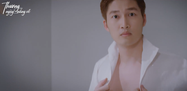 'Thương ngày nắng về' tập 12: Duy bị bắt gặp đang mặc áo trong nhà Trang - 5