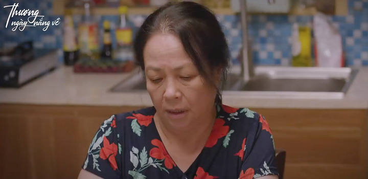 'Thương ngày nắng về' tập 12: Duy bị bắt gặp đang mặc áo trong nhà Trang - 6