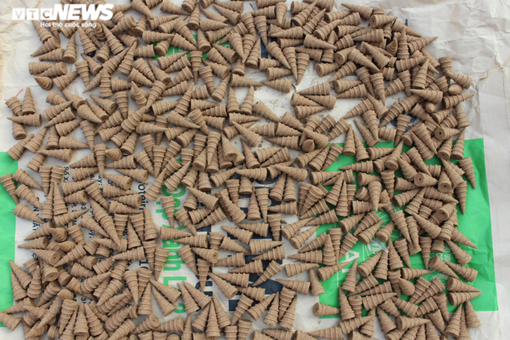 Ảnh: Làng làm hương từ 36 vị thuốc Bắc tất bật vào vụ Tết - 10