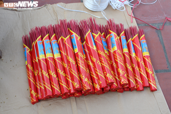 Ảnh: Làng làm hương từ 36 vị thuốc Bắc tất bật vào vụ Tết - 19