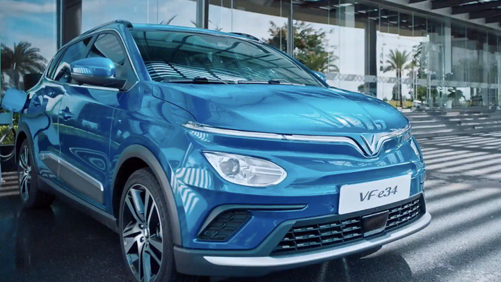 VinFast sắp bàn giao gần 100 ô tô điện VF e34 đầu tiên cho khách hàng - 1