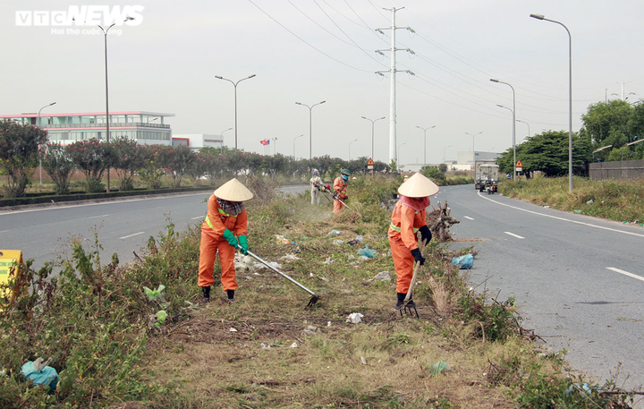 Ảnh: Hiểm họa trên tuyến đường qua khu công nghiệp lớn nhất Hải Phòng - 1