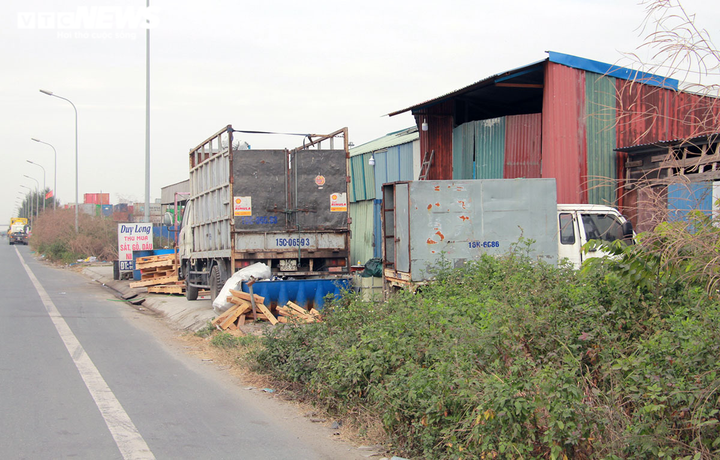 Ảnh: Hiểm họa trên tuyến đường qua khu công nghiệp lớn nhất Hải Phòng - 12