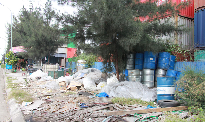 Ảnh: Hiểm họa trên tuyến đường qua khu công nghiệp lớn nhất Hải Phòng - 13