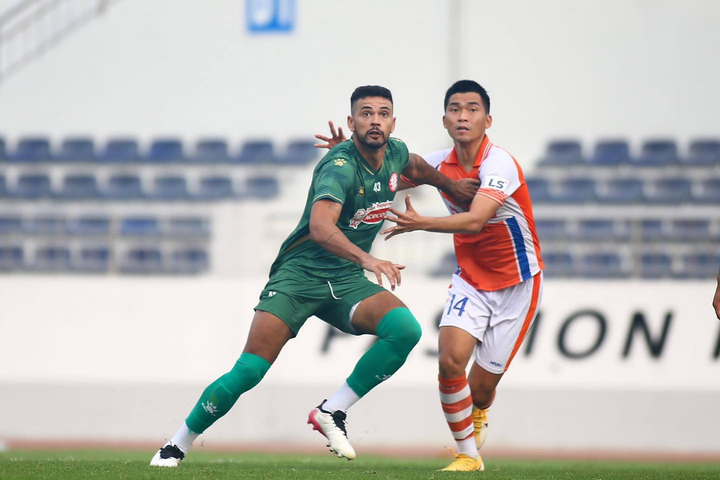 8 thành viên CLB TP.HCM mắc COVID-19 - 1