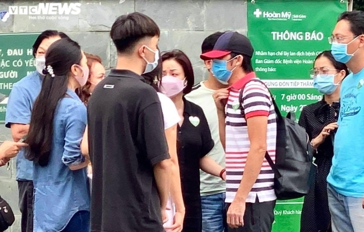 Ngày này năm trước: Vbiz bàng hoàng, người thân suy sụp vì cố NS Chí Tài qua đời - 3