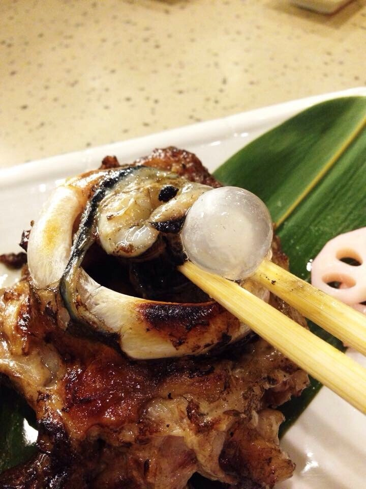 Món nhãn cầu cá ngừ ở Nhật Bản khiến người ăn khiếp đảm vì 2 con mắt mở thao láo - 4