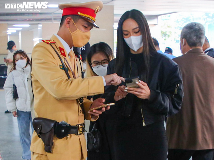 Ảnh: Hà Nội thí điểm lắp camera quét mã QR phòng, chống dịch tại ga Cát Linh - 5