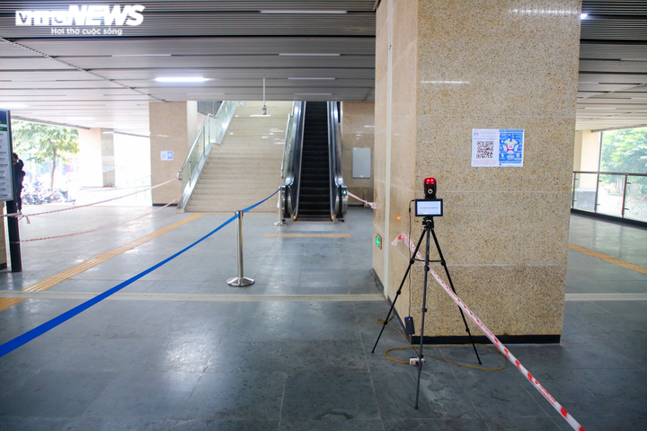 Ảnh: Hà Nội thí điểm lắp camera quét mã QR phòng, chống dịch tại ga Cát Linh - 4