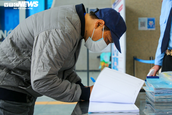 Ảnh: Hà Nội thí điểm lắp camera quét mã QR phòng, chống dịch tại ga Cát Linh - 9