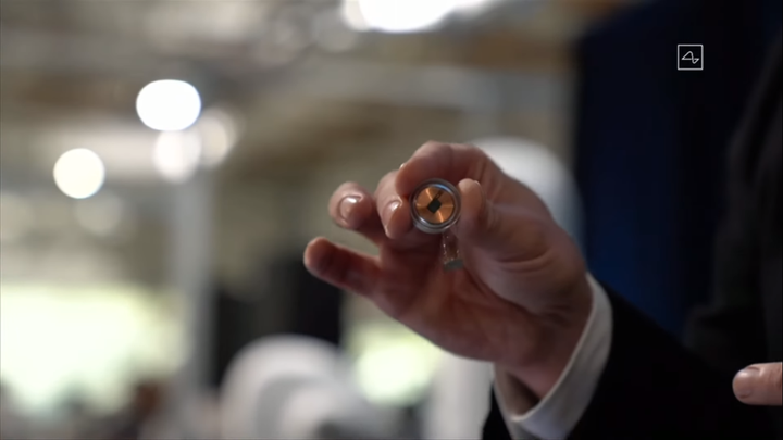 Công ty của tỷ phú Elon Musk sẽ thử nghiệm cấy chip vào não người - 1