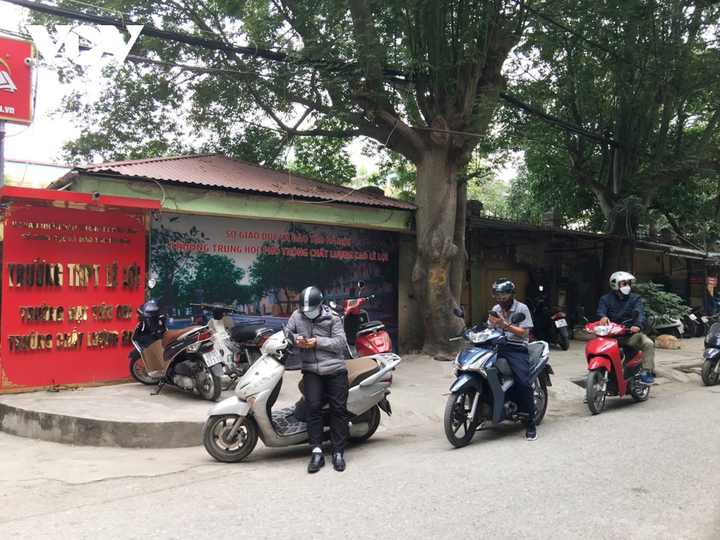 Sau 4 ngày học sinh lớp 12 Hà Nội học trực tiếp, cha mẹ vẫn lo ngay ngáy - 3