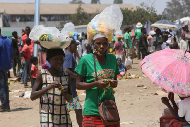 Vì sao COVID-19 tưởng đột ngột biến mất ở châu Phi bùng trở lại? - 1