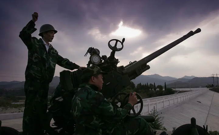 Trung Quốc dùng đạn pháo để 'hô mưa, gọi gió' - 1