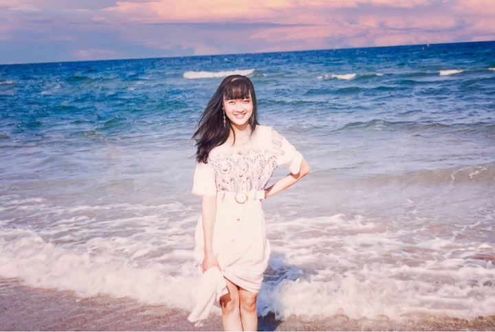 Vân Dung bị 'dìm hàng' tơi tả trên phim nhưng ăn mặc sành điệu ngoài đời 