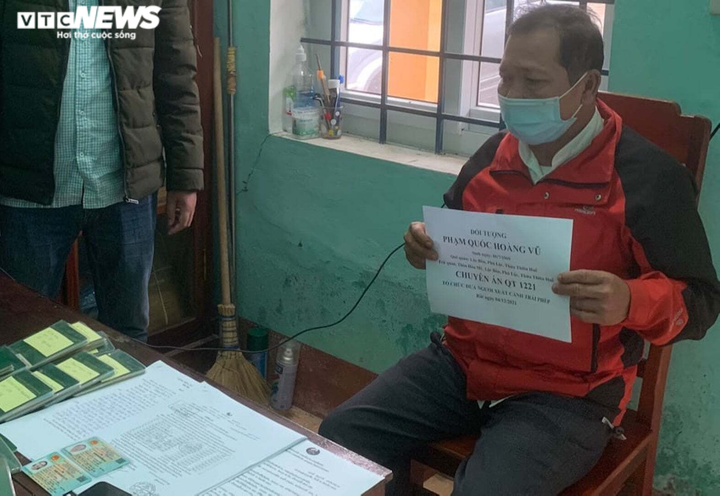 Phá đường dây làm giả hồ sơ, tổ chức xuất cảnh trái phép sang Lào với quy mô lớn - 1