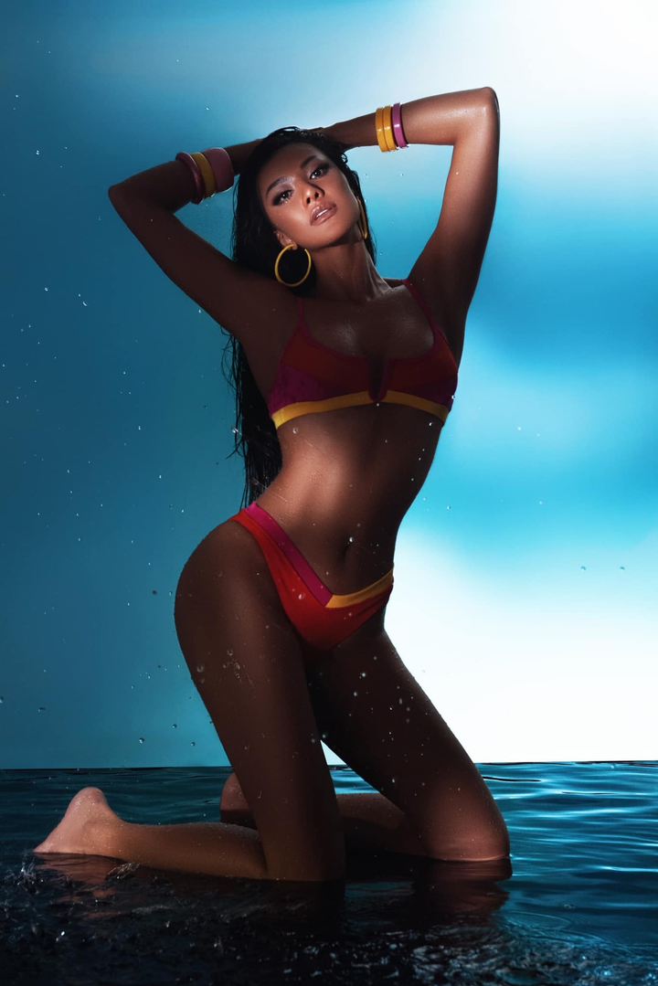 Kim Duyên da nâu nóng bỏng trong bộ ảnh bikini trước bán kết Miss Universe - 2