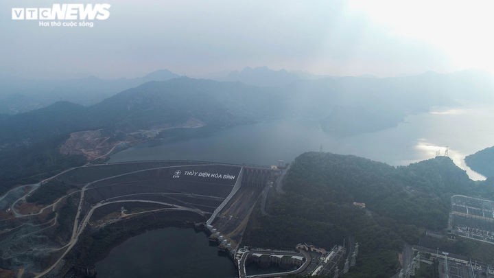 Cận cảnh sạt lở nguy hiểm tại vai phải đập thuỷ điện Hoà Bình - 10