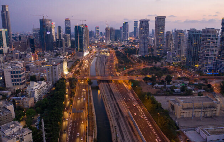 Cạnh tranh ở thành phố đắt nhất thế giới: Ngay cả một bữa ăn cũng gây 'đau ví' - 1