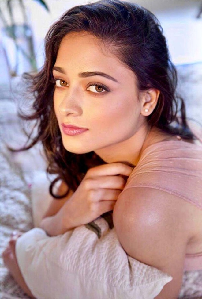 Hóa trang thành hồn ma, nữ diễn viên phim kinh dị phải nhập viện - 1