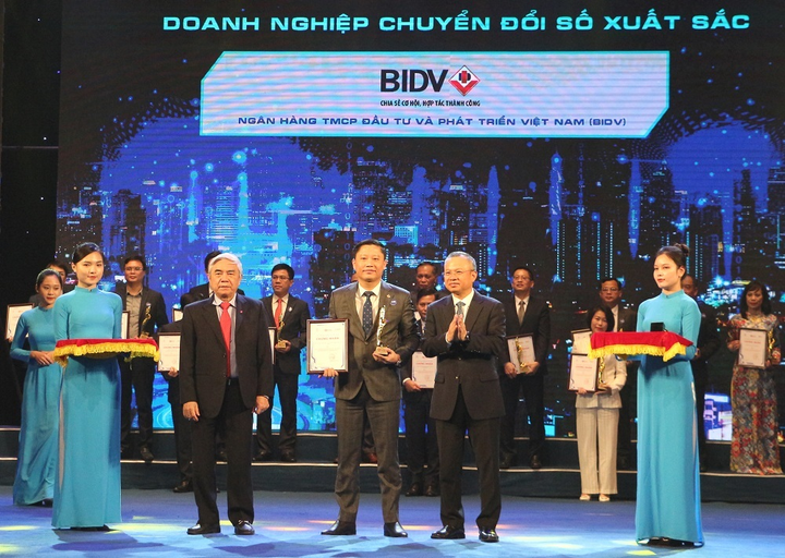 BIDV - Ngân hàng chuyển đổi số xuất sắc 2021 - 1