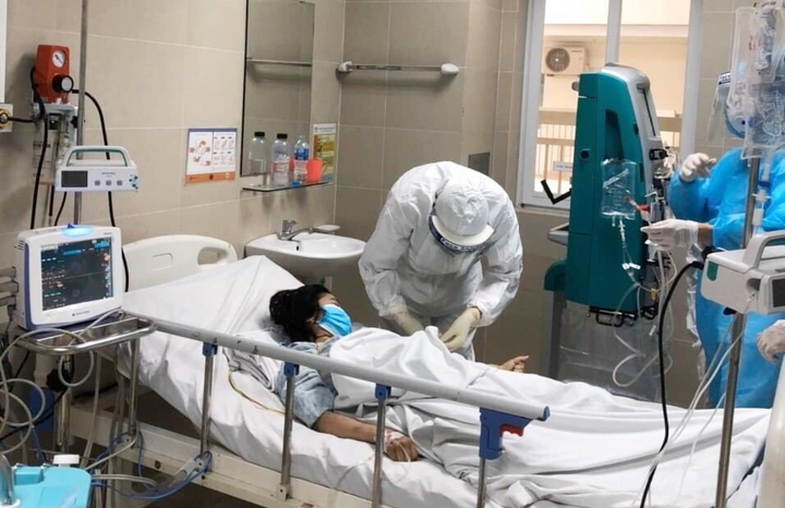 Bệnh nhân COVID-19 tăng kỷ lục, Hà Nội thêm 4 bệnh viện điều trị F0 - 1