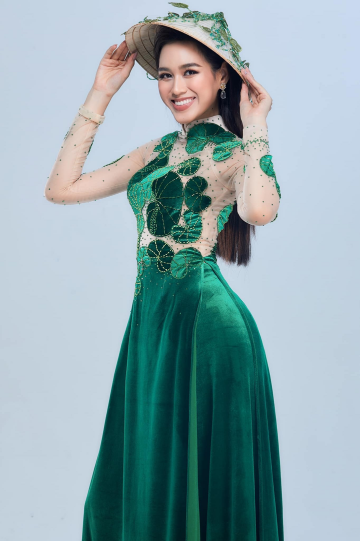 Fan thích thú khi Đỗ Thị Hà tung bộ ảnh 'áo dài rau má' - 4