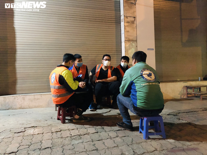 Đêm trắng của đội 'FAS Angel' hỗ trợ sơ cứu người gặp nạn trên phố Hà Nội - 1