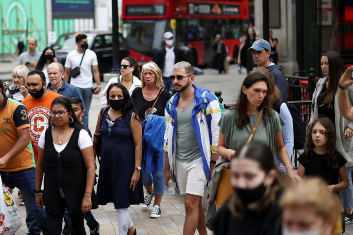 Biến chủng Omicron 'lan nhanh ở Anh hơn Nam Phi' - 1