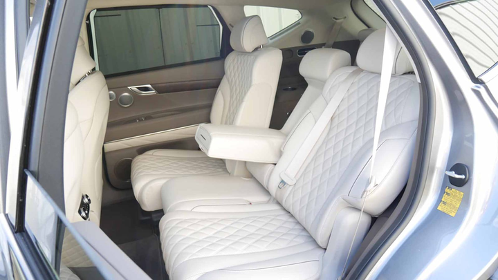 Genesis GV80 màu xanh lục độc đáo xuất hiện ở Hà Nội - 7