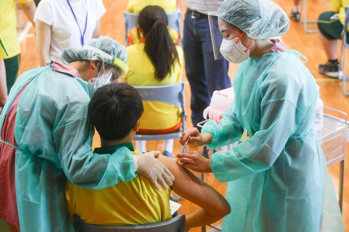 Tỷ phú Trung Quốc 'méo mặt' vì đánh cược vào vaccine Mỹ - 2