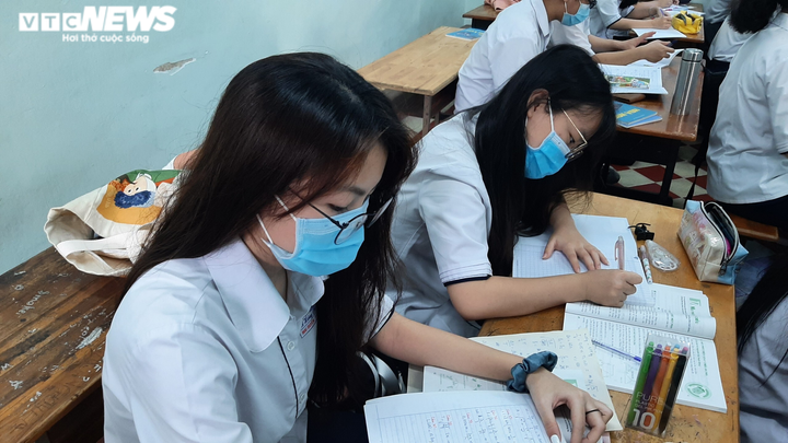 Ảnh: Học sinh TP.HCM ngày đầu trở lại trường sau nửa năm học trực tuyến - 8