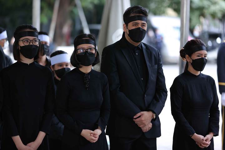 Các nghệ sĩ, người hâm mộ tiễn biệt nhạc sĩ Phú Quang - 3