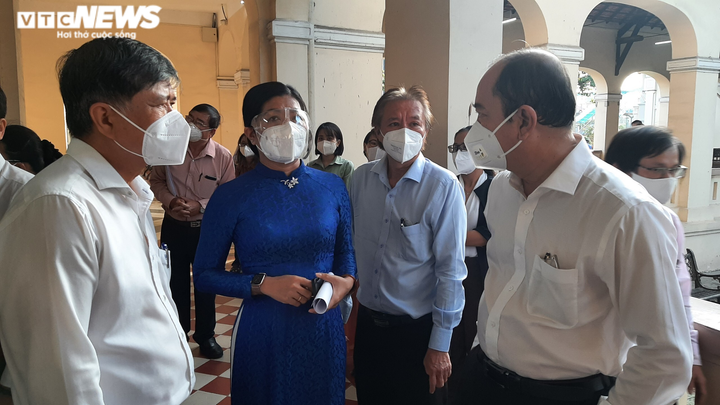 Ảnh: Học sinh TP.HCM ngày đầu trở lại trường sau nửa năm học trực tuyến - 4