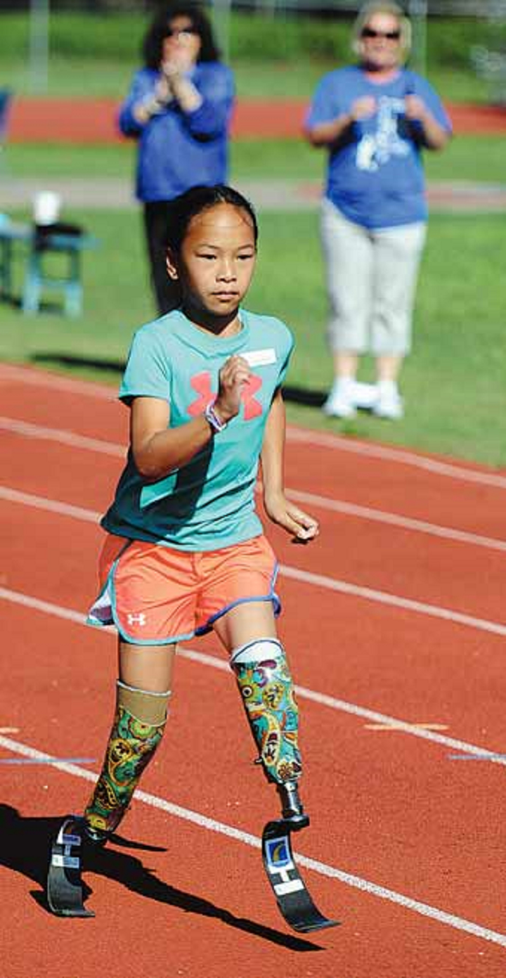 Mất 2 chân sau bi kịch gia đình, 10x gốc Việt vẫn trở thành VĐV vô địch thế giới - 3