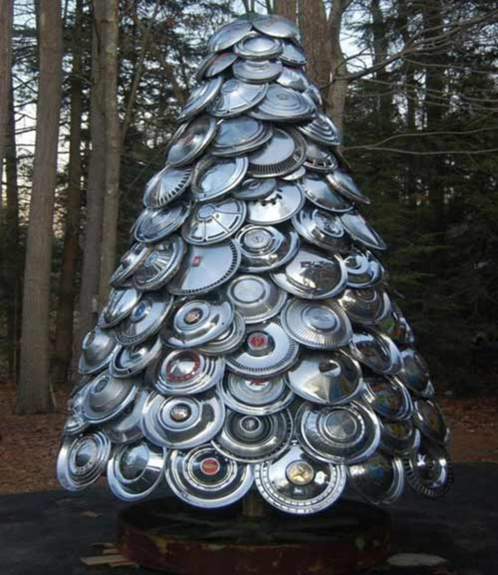 Loạt sáng kiến trang trí cây thông Noel kiểu 'có gì xài nấy' không đụng hàng - 6