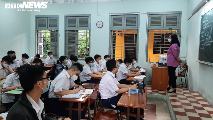 Ảnh: Học sinh TP.HCM ngày đầu trở lại trường sau nửa năm học trực tuyến - 9