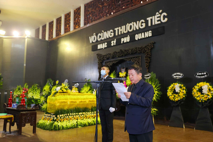 Các nghệ sĩ, người hâm mộ tiễn biệt nhạc sĩ Phú Quang - 2