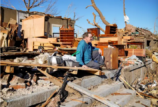 Lốc xoáy càn quét nước Mỹ: Tan hoang như tận thế, nhà xác quá tải - 8