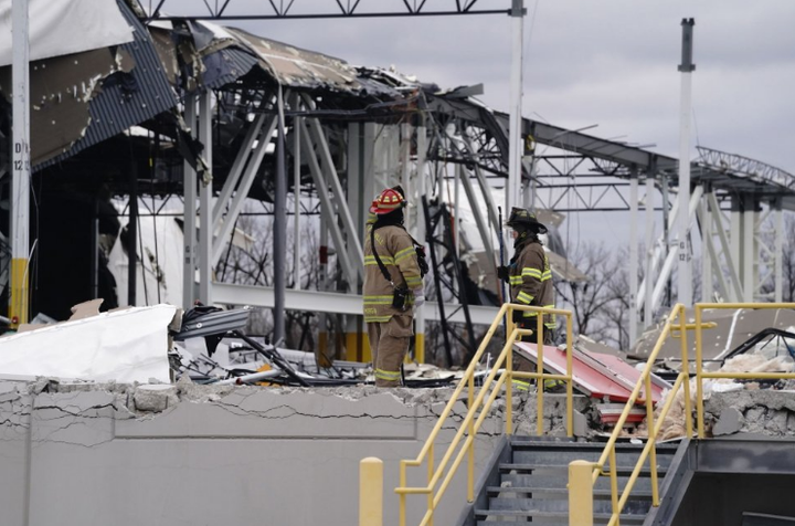 Lốc xoáy càn quét nước Mỹ: Tan hoang như tận thế, nhà xác quá tải - 7