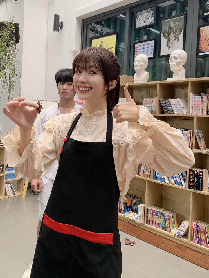 Ngọc Huyền khóc thét ở hậu trường khi cầm gián dọa Doãn Quốc Đam - 3