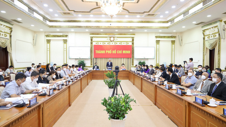 GS Vũ Minh Khương: TP.HCM phải tạo cơ chế để cán bộ xông lên hàng đầu - 1