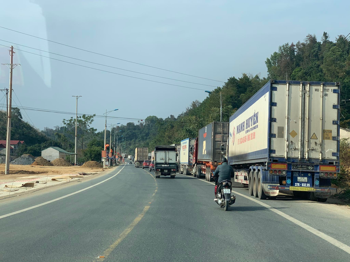 Hơn 5.000 xe hàng tắc ở cửa khẩu, Bộ Công Thương ra khuyến cáo khẩn - 2