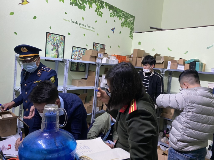Bắc Ninh: Hơn 5.000 sản phẩm mỹ phẩm giả nhãn hiệu bị tạm giữ - 1