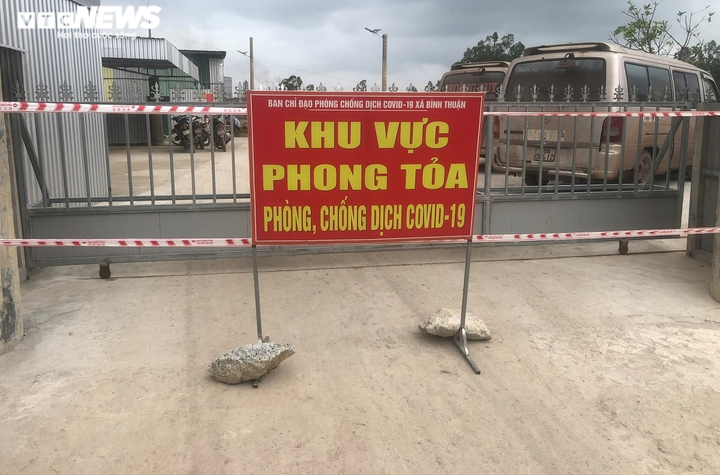 Quảng Ngãi: Phát hiện 90 F0 tại lán trại công nhân tạm trú - 1