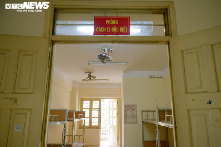 Ảnh: Bên trong cơ sở điều trị F0 tại quận nhiều ca COVID-19 nhất Hà Nội - 6