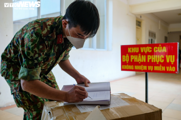 Ảnh: Bên trong cơ sở điều trị F0 tại quận nhiều ca COVID-19 nhất Hà Nội - 5