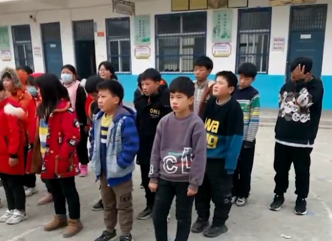 Bài viết gửi cụ ngoại vừa qua đời của học sinh lớp 5 khiến cả lớp òa khóc - 1